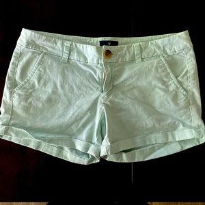 American Eagle Shorts Midi Stretch. Size 8